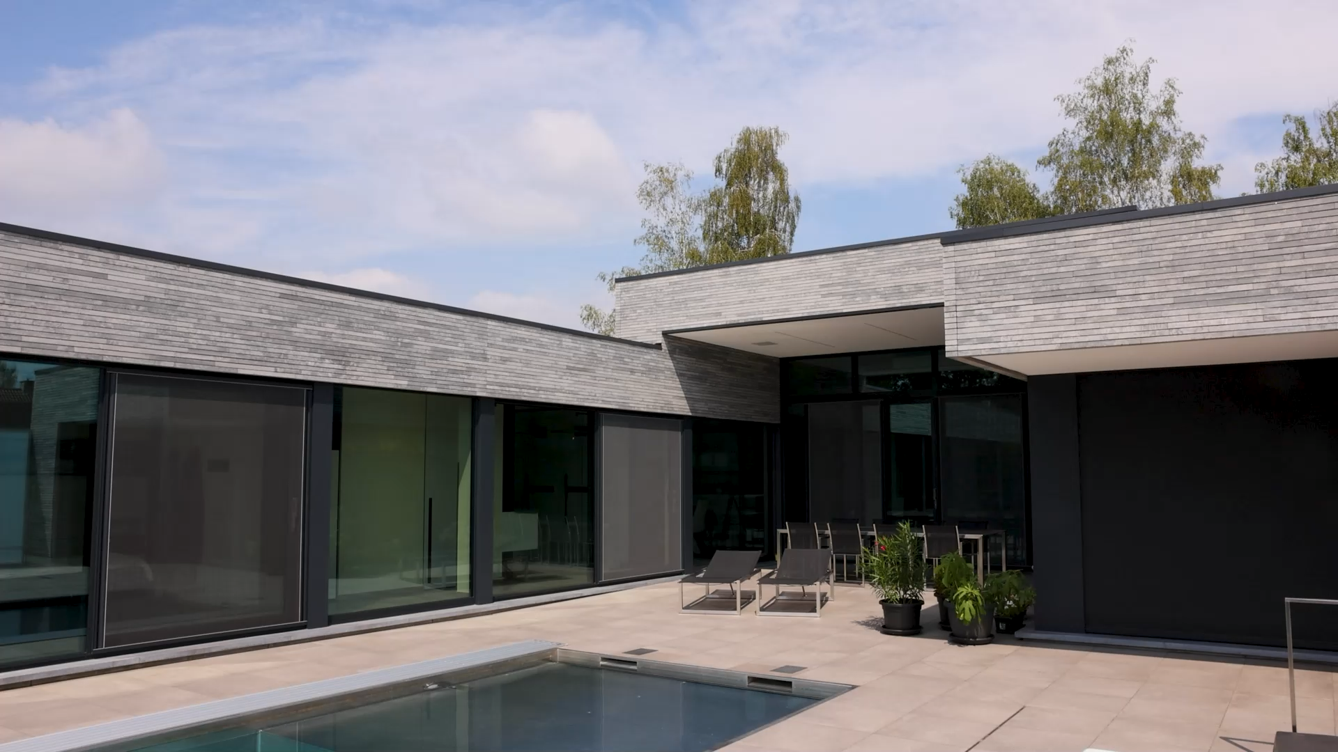 rove-huis-tremelo Architectuurfilm voor ROVE: woning met tuin en zwembad in Tremelo